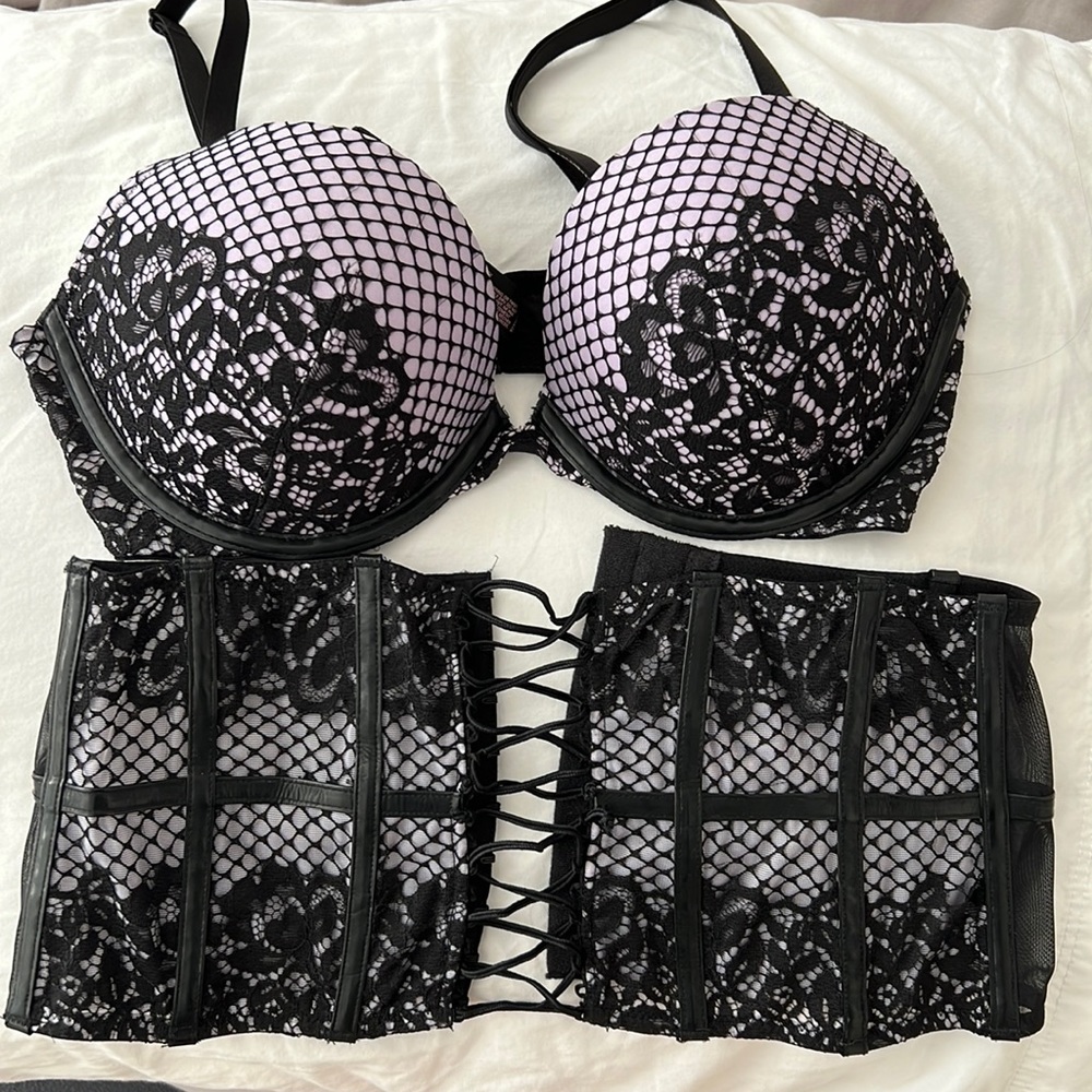 Victorias Secret Very Sexy Push Up and Matching Waist/ Garter Belt